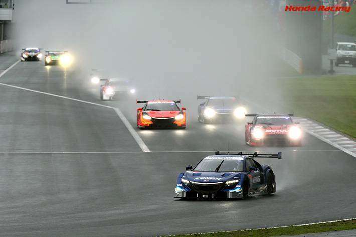 Suasana balapan seri Fuji 300 km musim 2014 (sumber: acuraconnected.com)