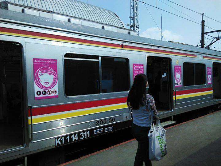 kereta-api-krl-commuter-line-stasiun-cilebut