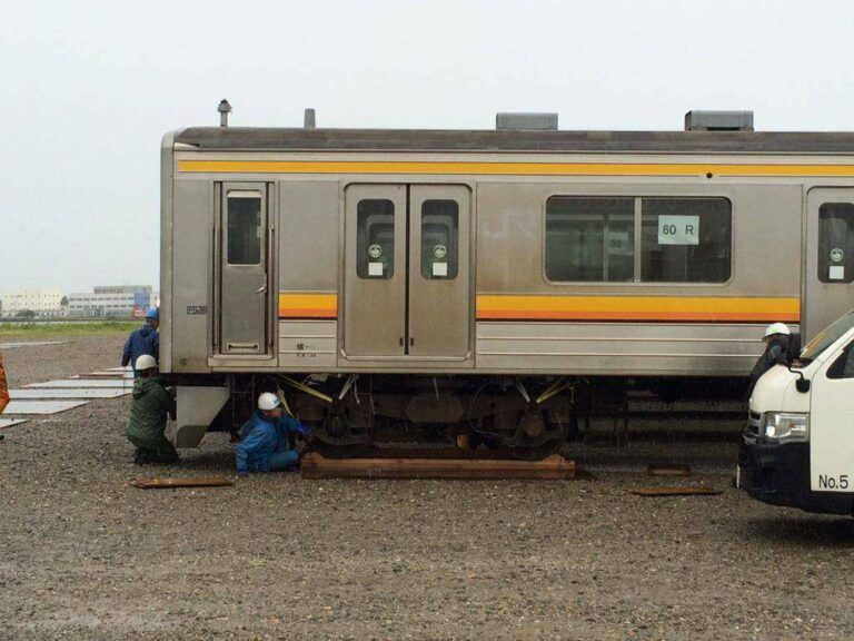 KRL JR205 saat di Pelabuhan Niigata | Foto oleh: Satohiro @DipoDepk
