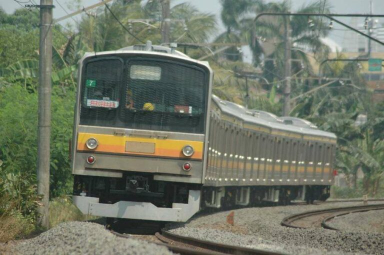 KRL seri 205 eks JR East jalur Nambu (Ilustrasi)
