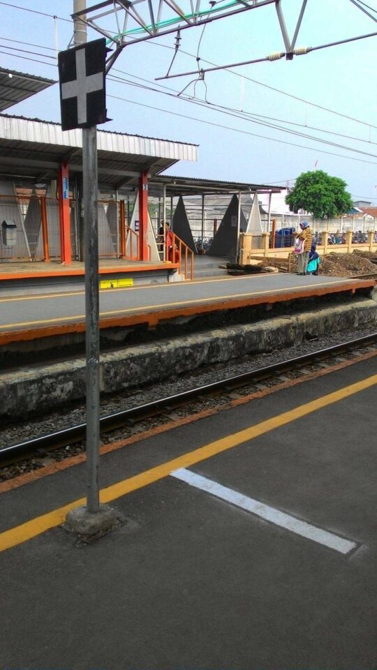 Batas berhenti kereta api (Semboyan 10G) bentuk A dan B