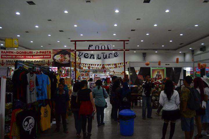 Gerbang Food Venture. Padat tapi tertib.