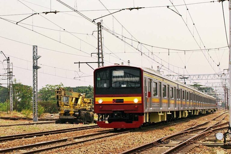 KRL JR 205 eks Jalur Nambu NaHa 10 | Foto Oleh: Fasubkhanali