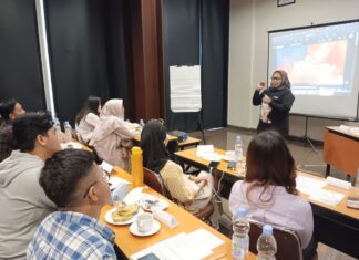 Is the Indonesian Dub Too Formal?: An Interview With Novie Burhan Novie Burhan during her lecture