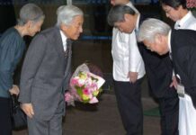 Kaisar Akihito Meninggalkan Rumah Sakit