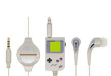 Nostalgia Dengan Earphone Berbentuk Gameboy