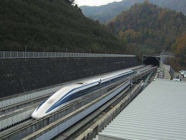 640px-JR-Maglev-MLX01-2