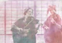 Lindsey Stirling Meng-Cover Lagu Hatsune Miku