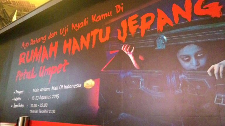 Bagian Luar Rumah Hantu Jepang - Mall of Indonesia
