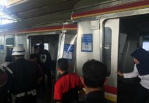 KRL Commuter Line Bertabrakan di Stasiun Juanda