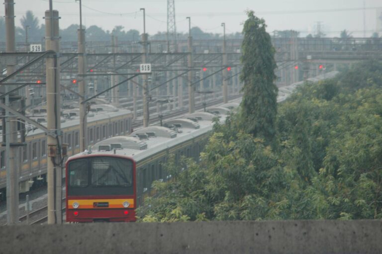 KRL Seri 205 eks-JR East Nambu, rangkaian NaHa H40+H41 di dipo KRL Depok, Jawa Barat