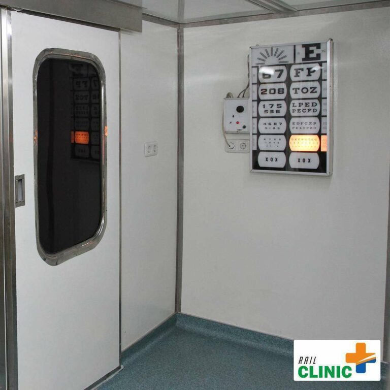 Fasilitas untuk mengecek mata di Rail Clinic | Sumber: @keretaapikita (Instagram)