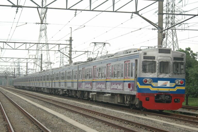 Rangkaian terakhir KRL seri 6000 eks-Toei yang masih berdinas, 6181F