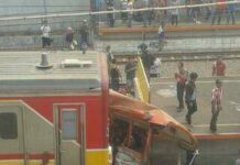 KRL Tabrak Metro Mini di Angke, Perjalanan KRL Terhambat