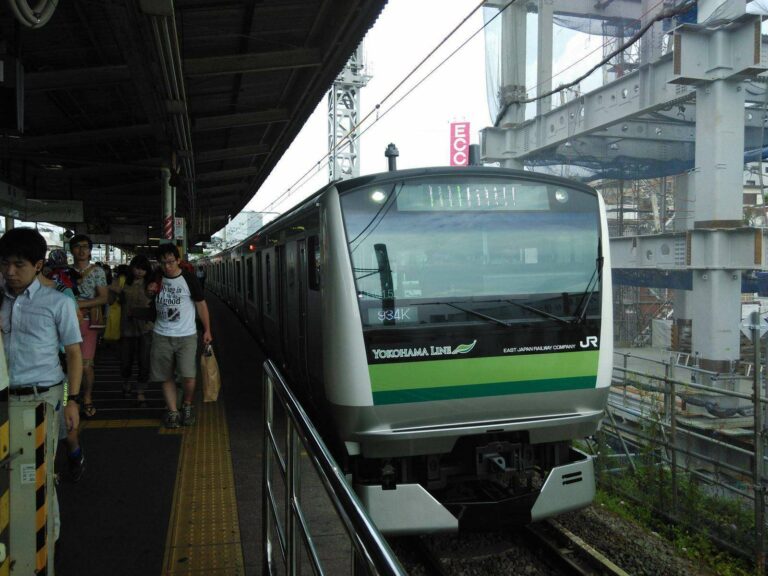 E233-6000 jalur Yokohama. 