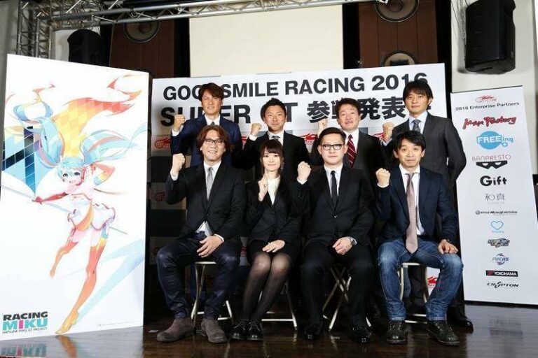 Staf tim GOODSMILE RACING & TeamUKYO untuk musim Super GT 2016.