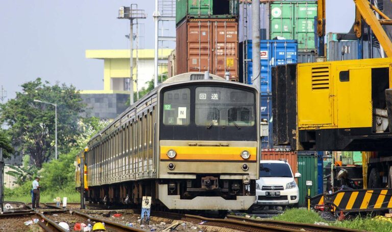 KRL 205-133 NaHa H12, Yang paling pertama diturunkan | Foto: Farouq Adhari