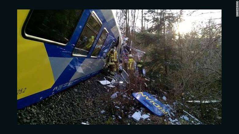 160209092603-germany-train-crash-derailed-exlarge-169 dua KA bertabrakan di Jerman