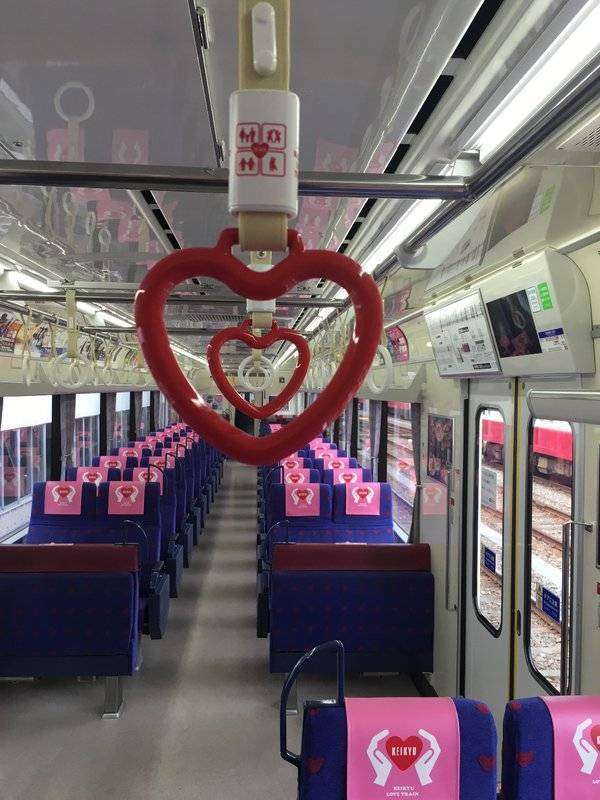 Interior "Keikyu Love Train" | Sumber: @keikyulovetrain (Twitter)