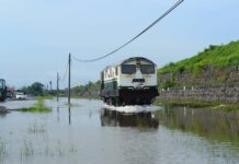 Rel Tanggulangin – Porong Terendam Banjir, Perjalanan Kereta Api Lumpuh