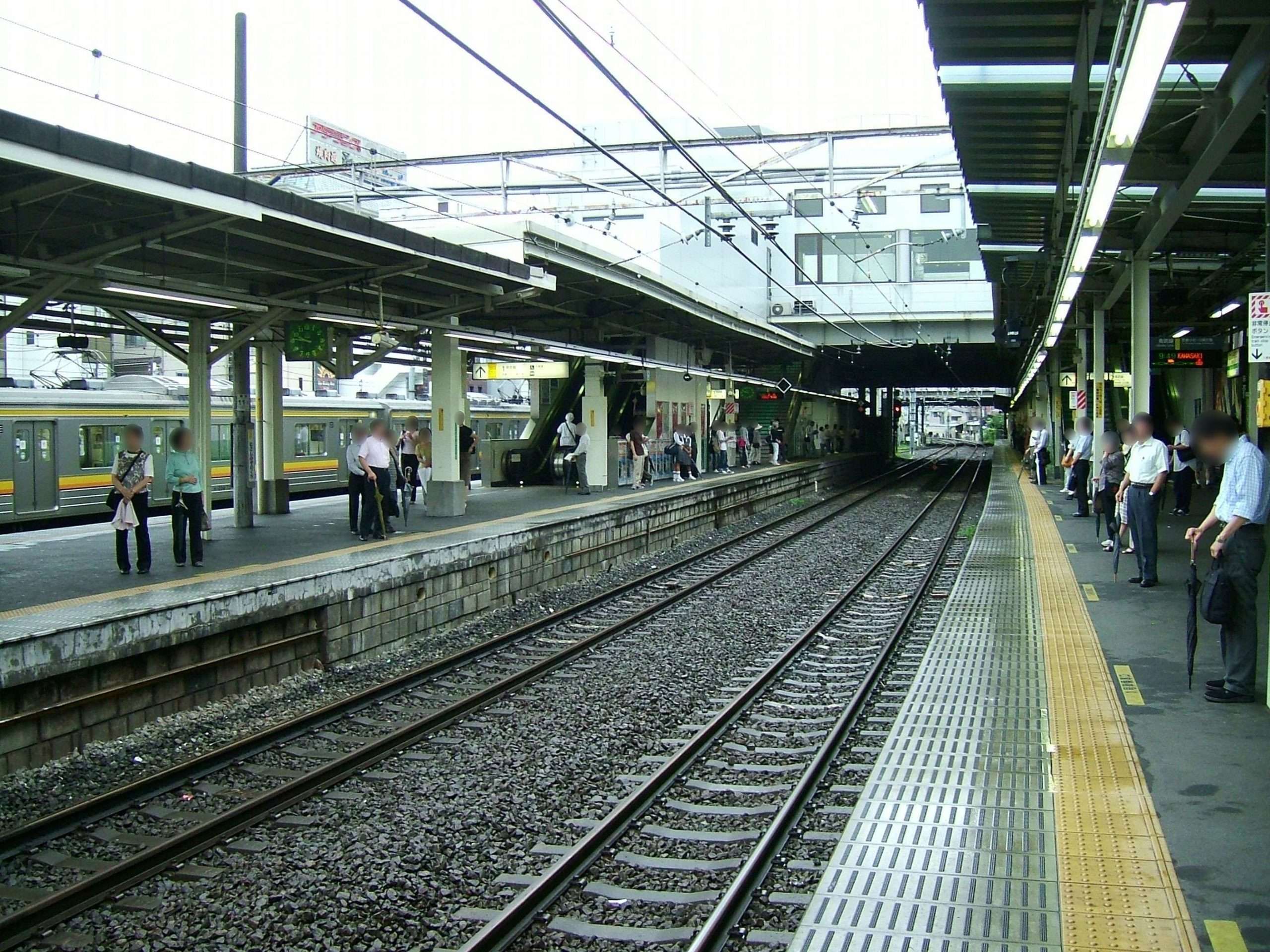 JREast-Nambu-line-Musashi-mizonokuchi-station-platform