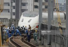 Rangkaian Shinkansen Yang Anjlok Akibat Gempa Selesai Dievakuasi