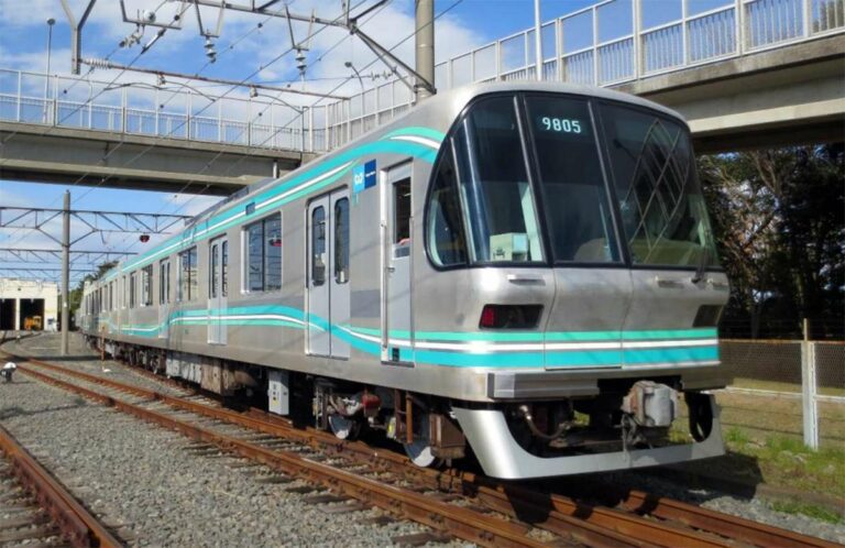 Rangkaian KRL seri 9000, 9805F yang sudah diperbarui | Foto: Tokyo Metro
