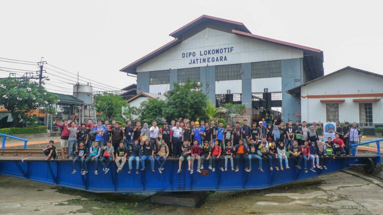 Foto Bersama di atas Turn Table! | Foto: Irvan Alaidrus