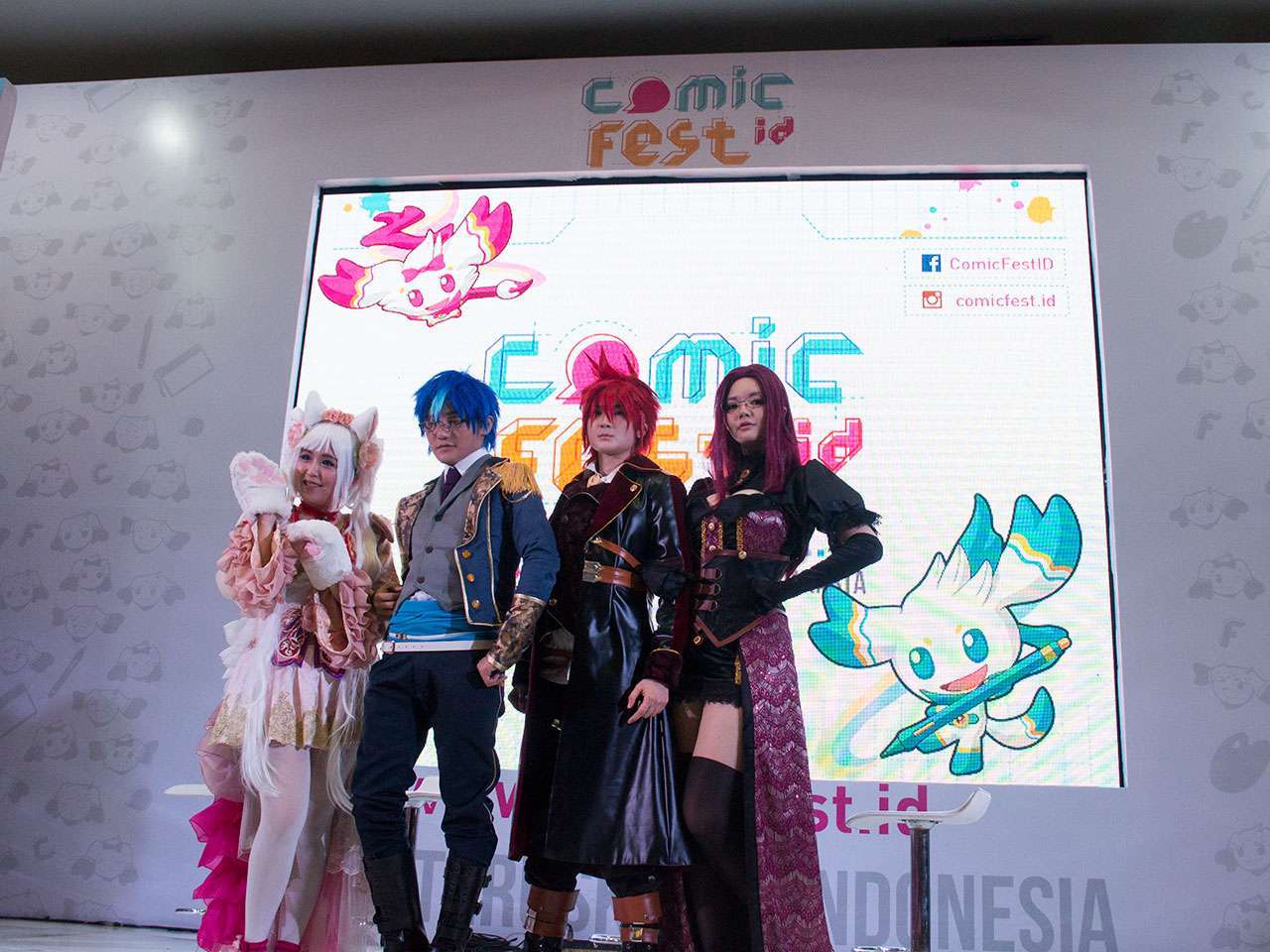 kaori-cosplay-fans-panggung
