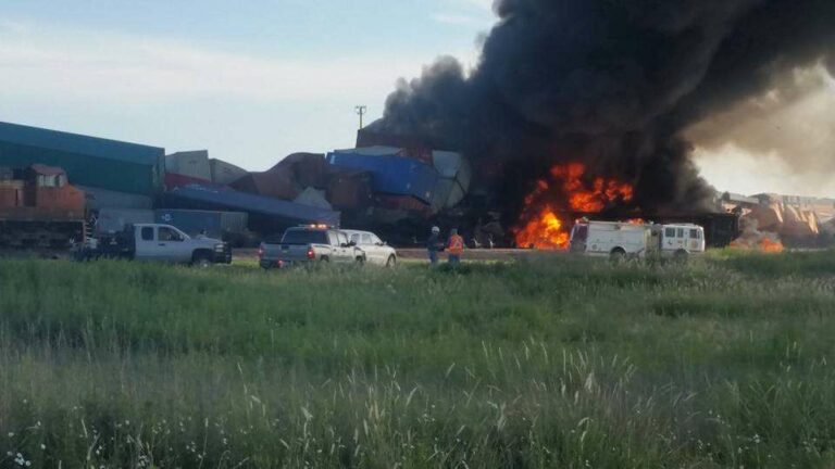 Asap hitam pekat di lokasi kejadian | Foto: Misty L. Walker