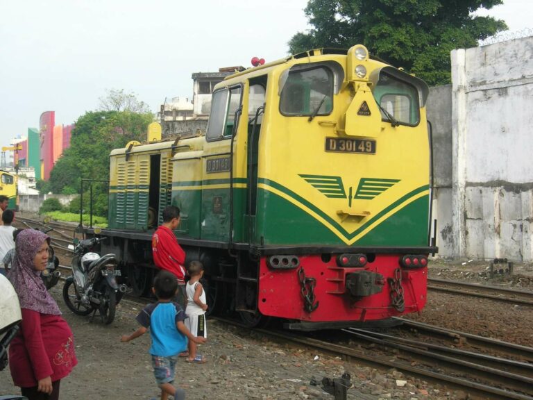 D 301 49 saat langsir di Stasiun Surabaya Kota | (Ignatius Rahardhi)