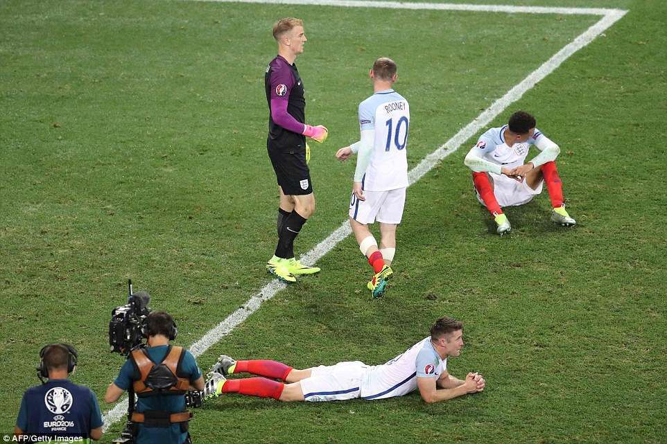 Kekalahan terburuk bagi Inggris, momen penuh keputusasaan. (Daily Mail)