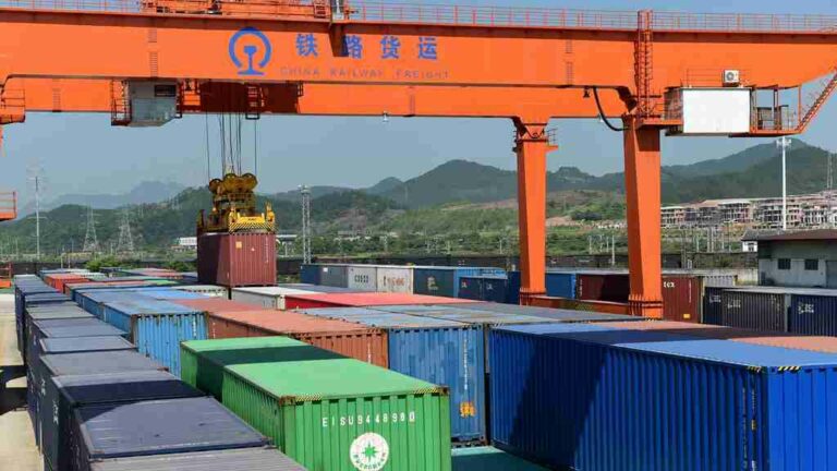 Terminal Peti Kemas milik Tiongkok