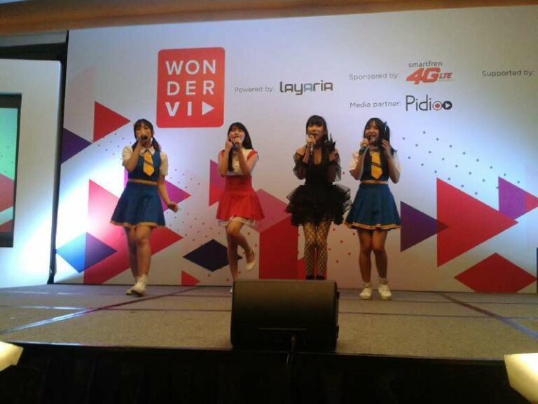 Achel, Meliana, dan duo Candy Love menyambut para penggemar