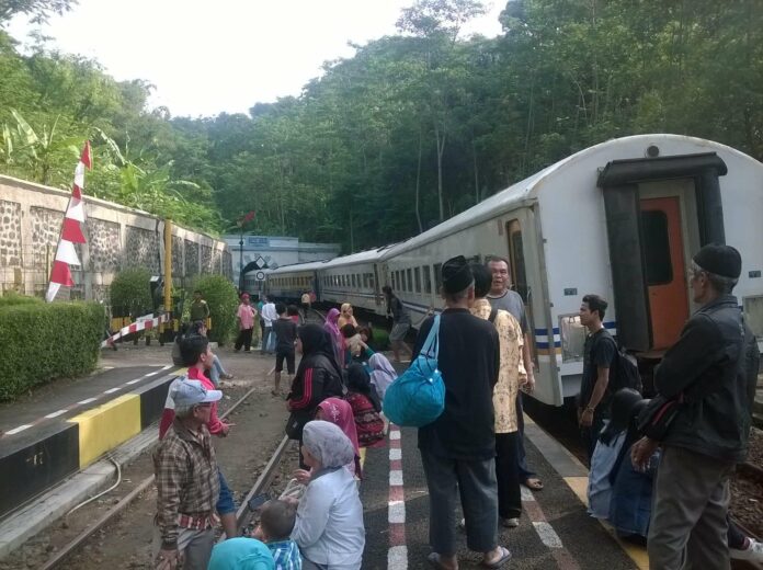 kaori-anjlok-siliwangi-18-agustus-2016