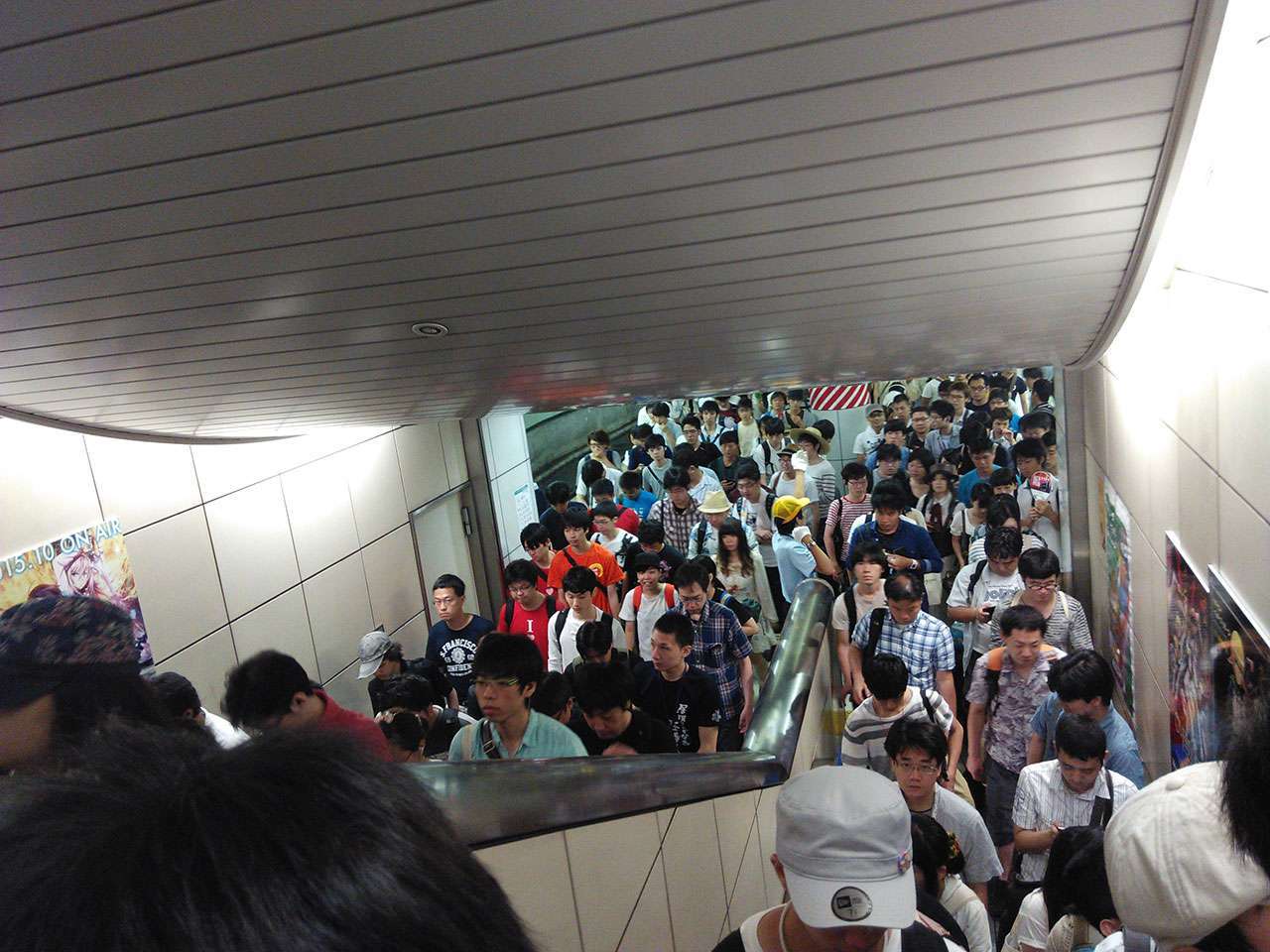 Seperti tangga di stasiun Tanah Abang, bukan?