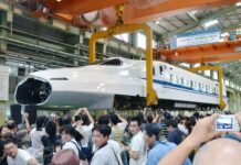 JR Central Tampilkan “Flying Shinkansen” Untuk Yang Terakhir Kalinya "Flying Shinkansen" atau metode pengangkatan shinkansen untuk keperluan perawatan | Sumber: KYODO