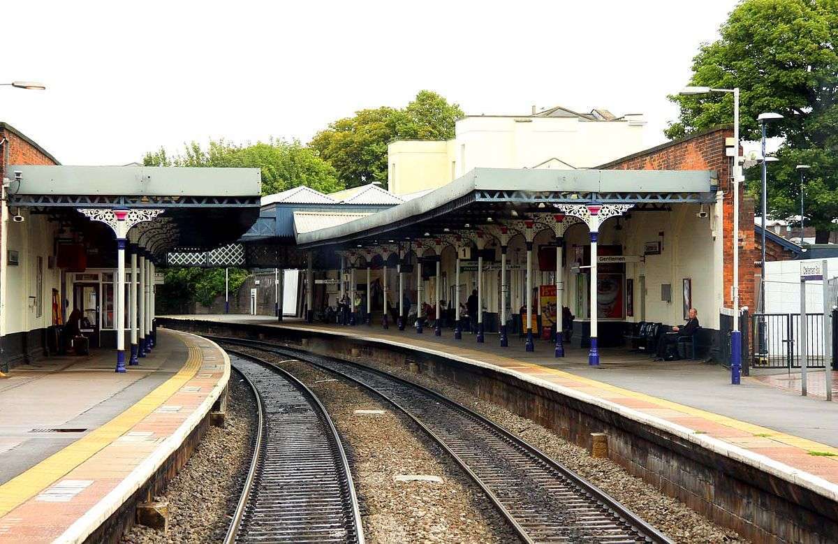 1200px-cheltenham_spa_station_-_geograph-org-uk_-_1690660