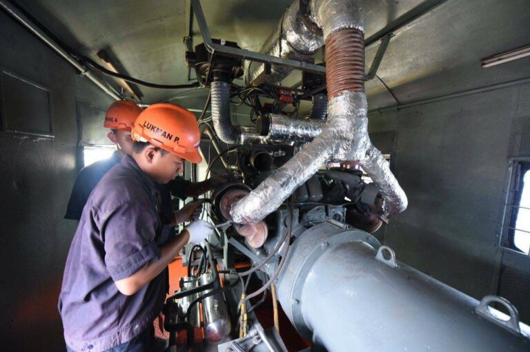 Pengerjaan oleh teknisi Balai Yasa Pengok | Foto: Pertamina