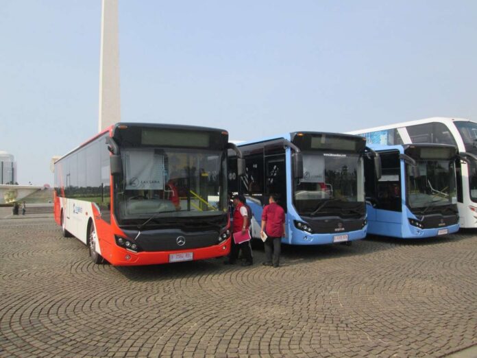 kaori-nusantara-launching-new-transjakarta-buses-ahok-01