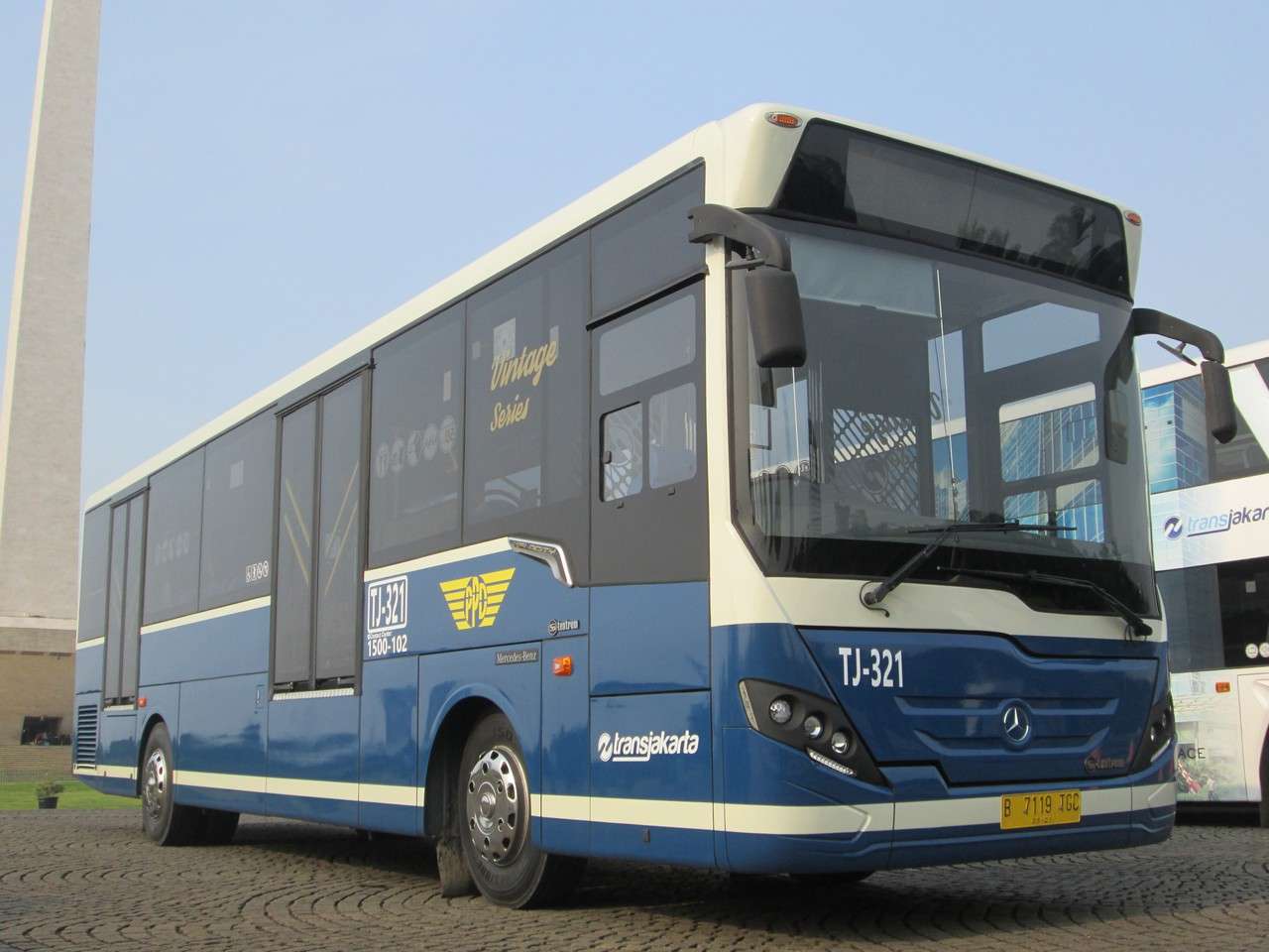 kaori-nusantara-launching-new-transjakarta-buses-ahok-09