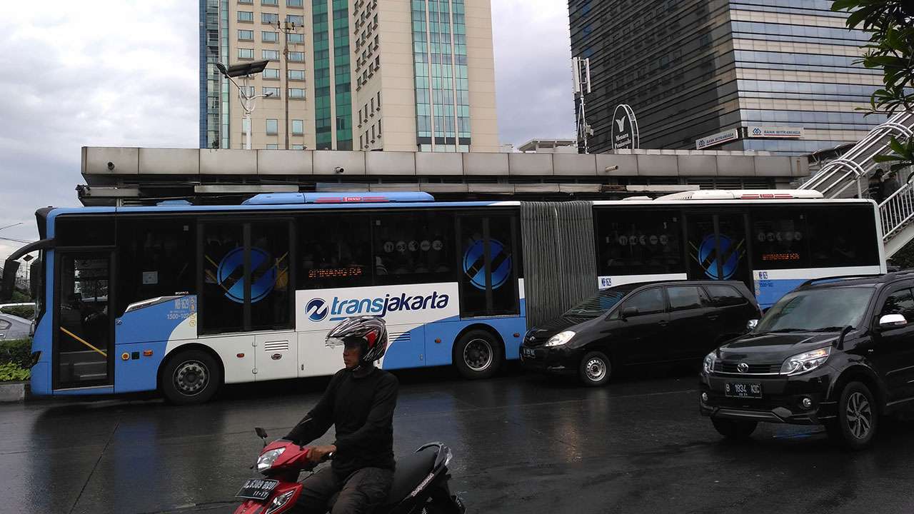 MB-1629, Transjakarta yang dioperasikan oleh PT Mayasari Bakti. (Kevin W)