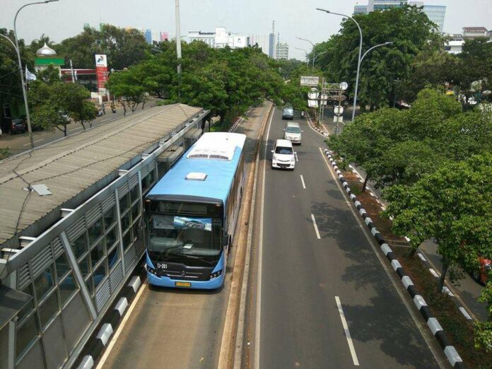 15219483_10206725220159922_6248932391646158043_n Terkait aksi damai 2 Desember, PT Transjakarta menegaskan akan tetap melayani penumpangnya pada tanggal tersebut.