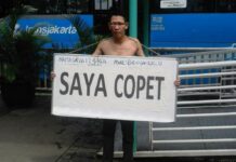Ketahuan Beraksi, Copet Ini Dipermalukan Transjakarta
