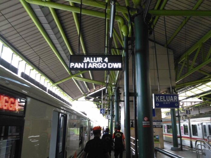 stasiun-gambir-argo-dwipangga-peron-platform