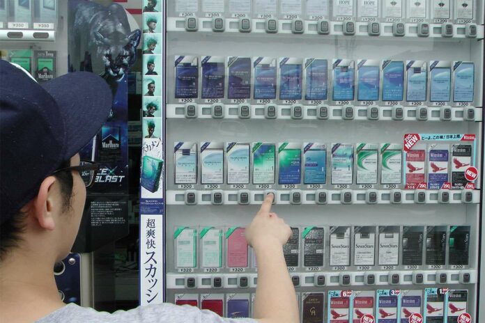 vending-machine-rokok-japan
