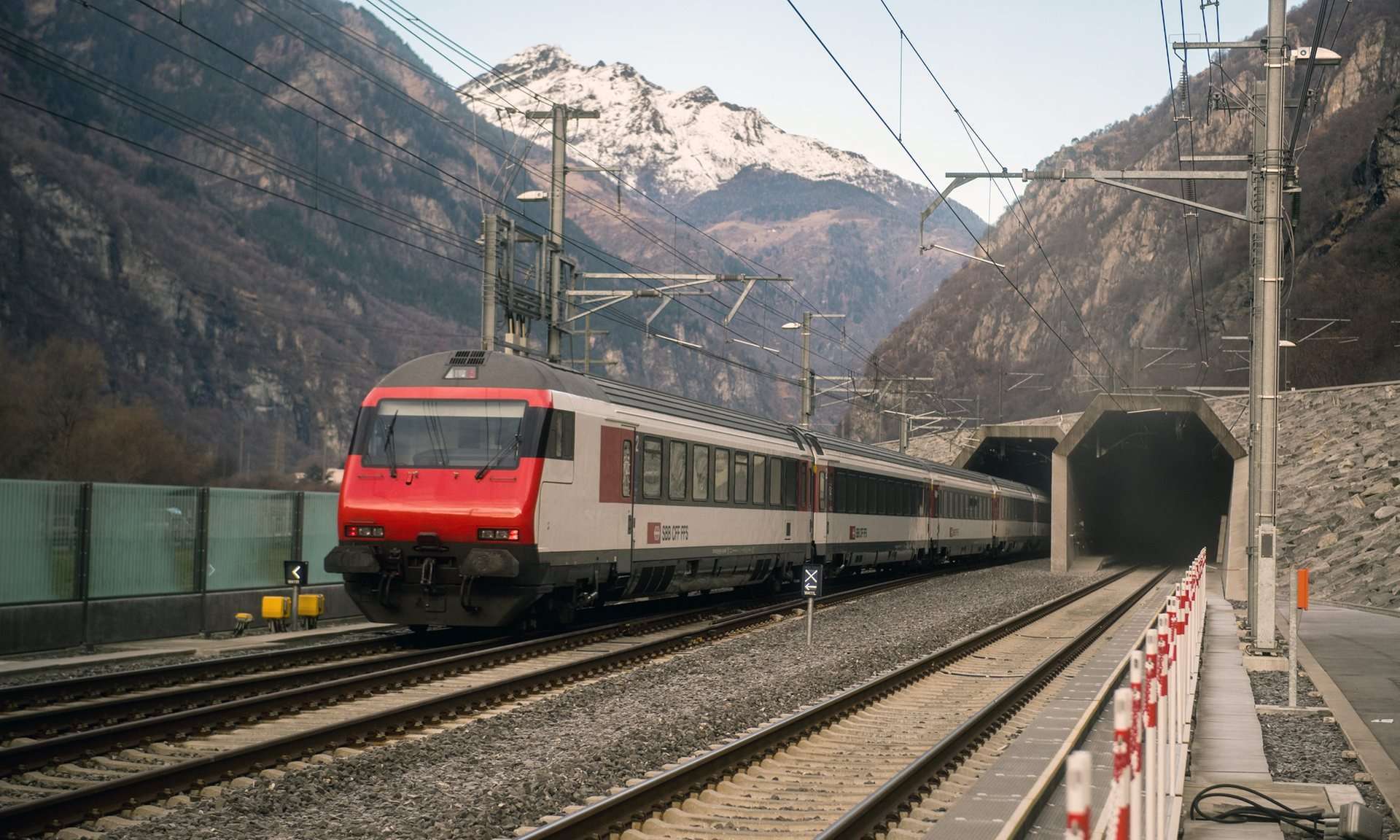 4096 Terowongan KA Terpanjang Di Dunia