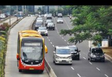 Transjakarta Akhirnya Tunda Sistem “One Man One Ticket”