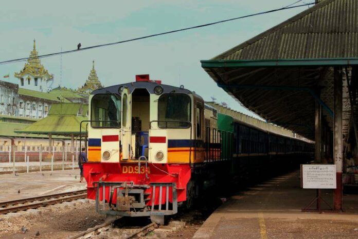 b-myanmarail-a-20170101-870x583 Jepang Bantu Upgrade Sektor Perkeretaapian Myanmar