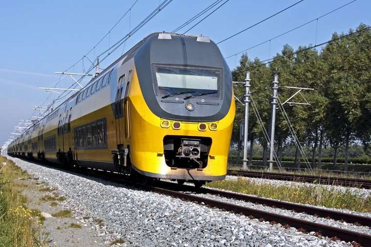 netherlands-train-_c_devy-shutterstock_18104659-65c39